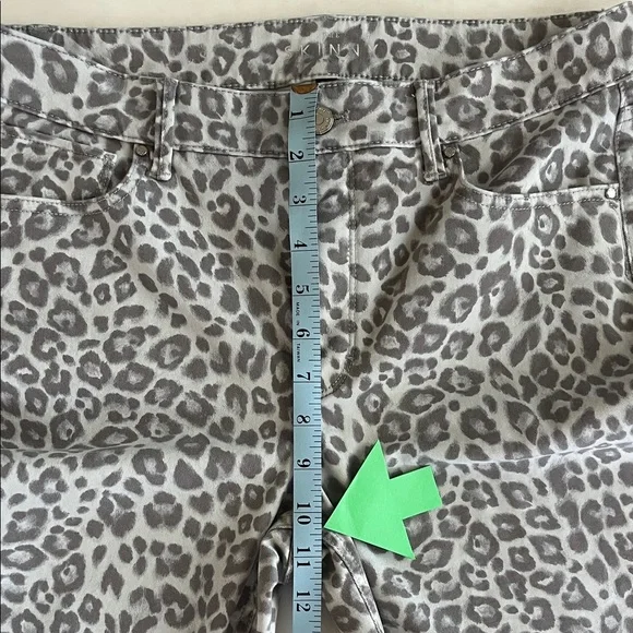 White House Black Market Gray Leopard Skinny Jeans - Picture 12 of 14